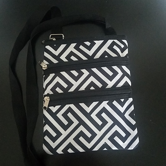 Two new 3 zip pocket purses - Picture 3 of 3